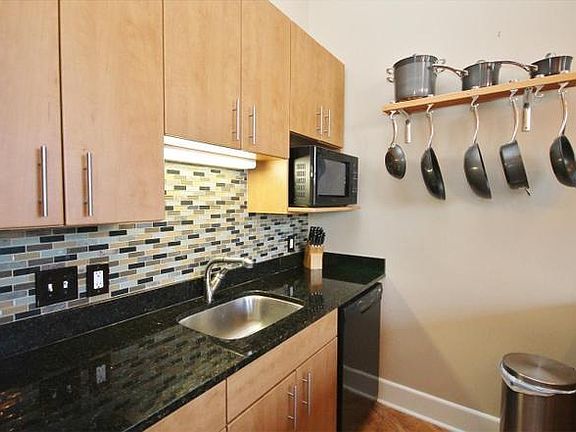 5th image of 203-200 Lincoln Ave #203
