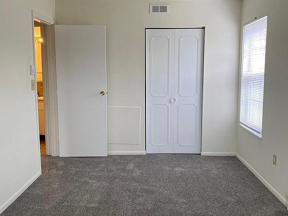 5th image of 8 W Northwood Dr APT 16