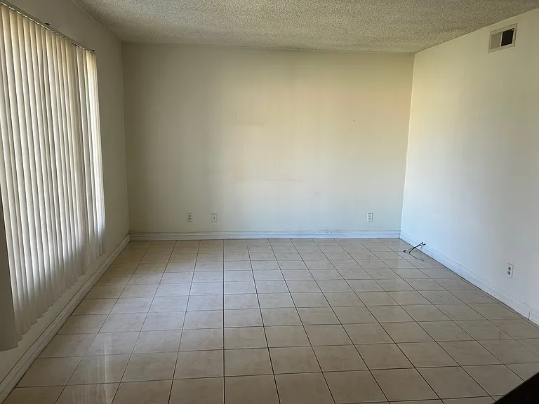 773 Windwood Dr — Photo 2