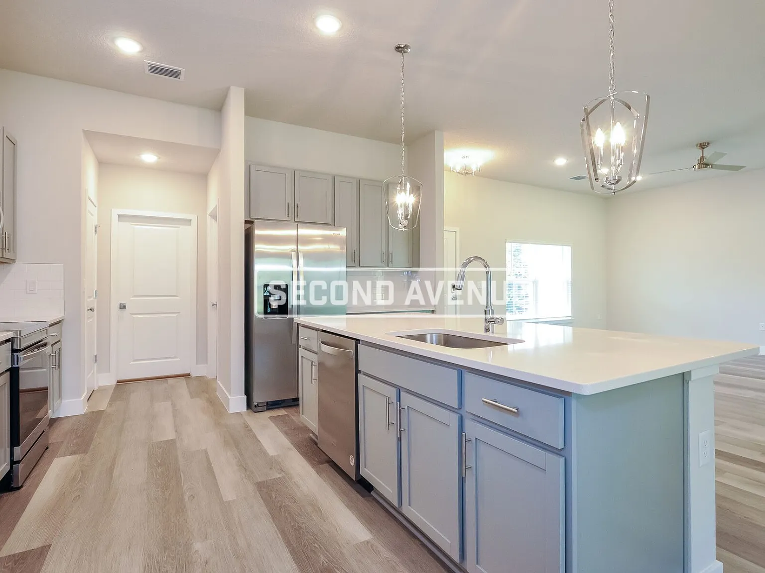 3 bed, 2.0 bath, 1721 sqft, $1,929 — Photo 2