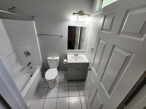 5th image of 901 Hall St NW APT B