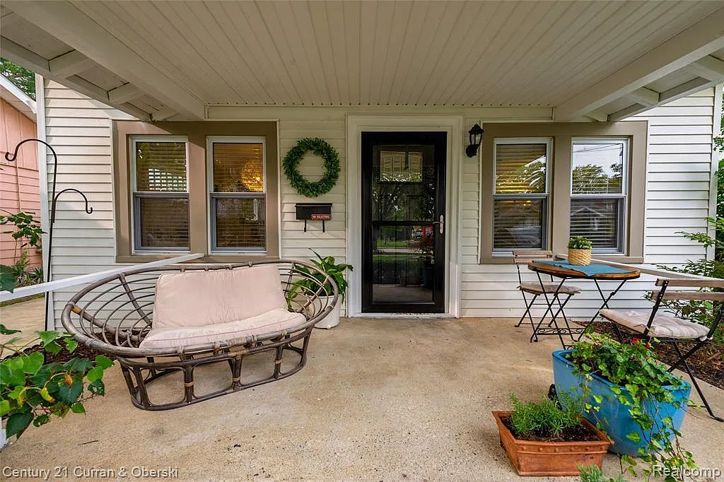 3 bed, 1073 sqft, $2,400 — Photo 4