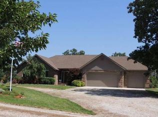 617 Whispering Oaks Rd, Marshfield, MO 65706