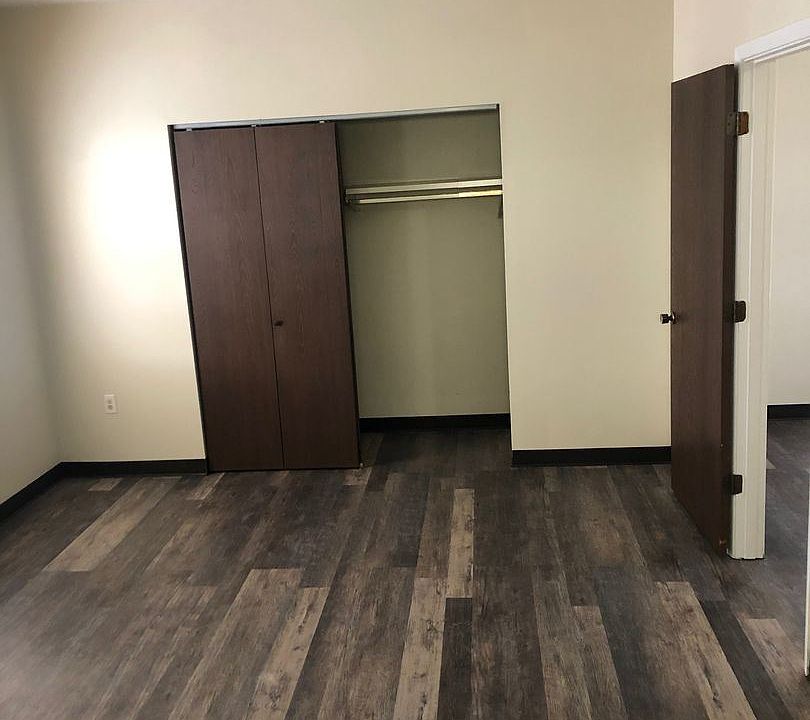 2nd image of 620 E 9th St APT 3B