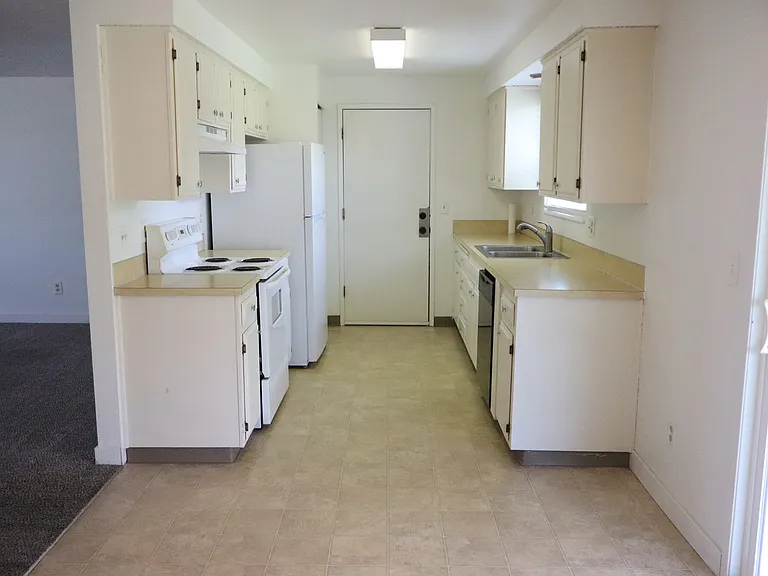 220 Pierce Ave — Photo 9