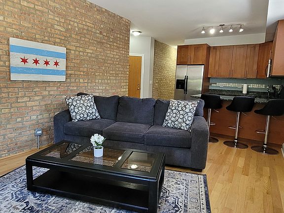 4th image of 1549 W Sherwin Ave #203