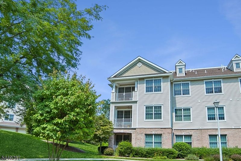 1st image of 137 Ridgeview Ln #137