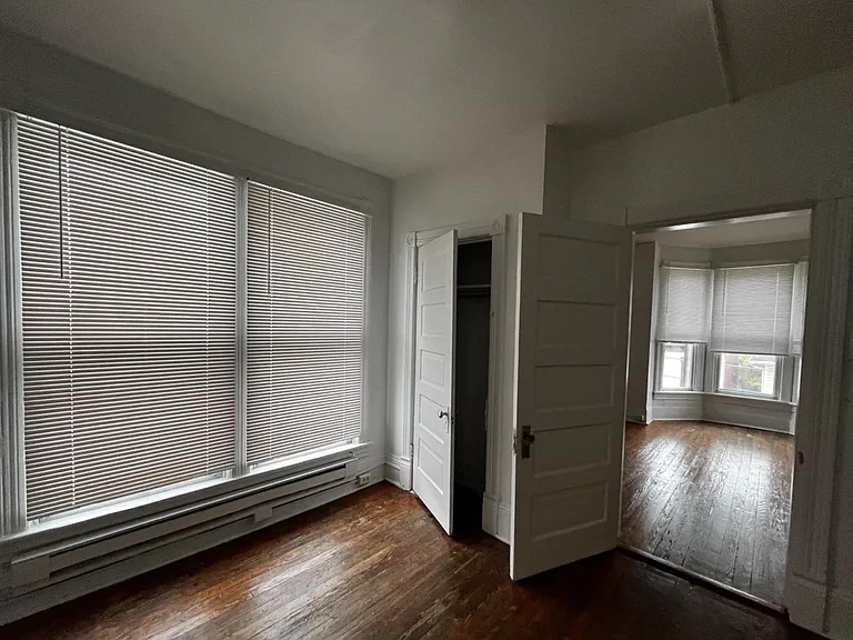 216 N Locust St #3 — Photo 3