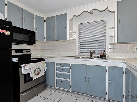 5th image of 318 N Elmwood Ave