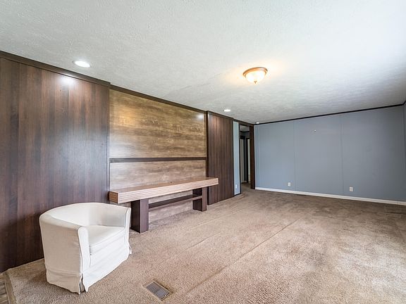5th image of 16 Houston Dr
