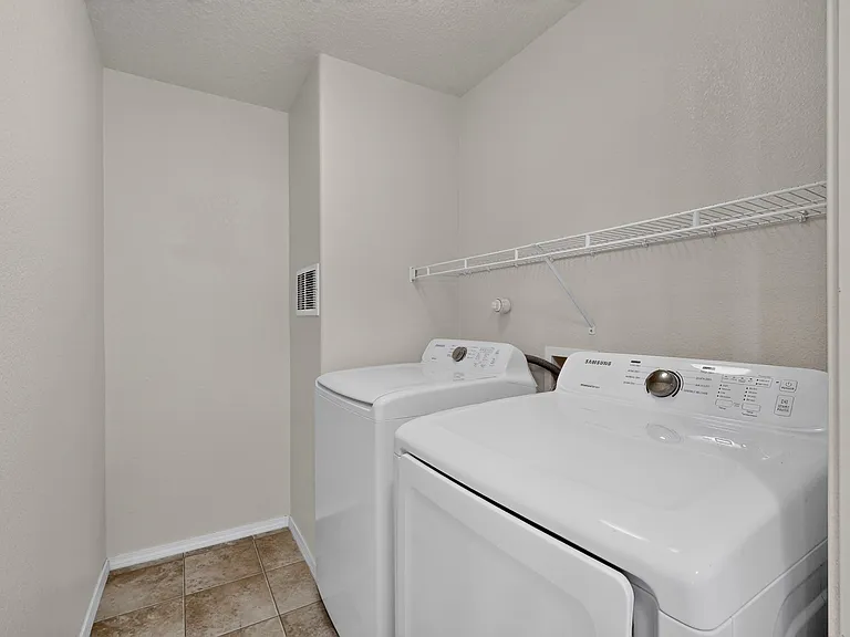 2323 Margarita Dr SE — Photo 36