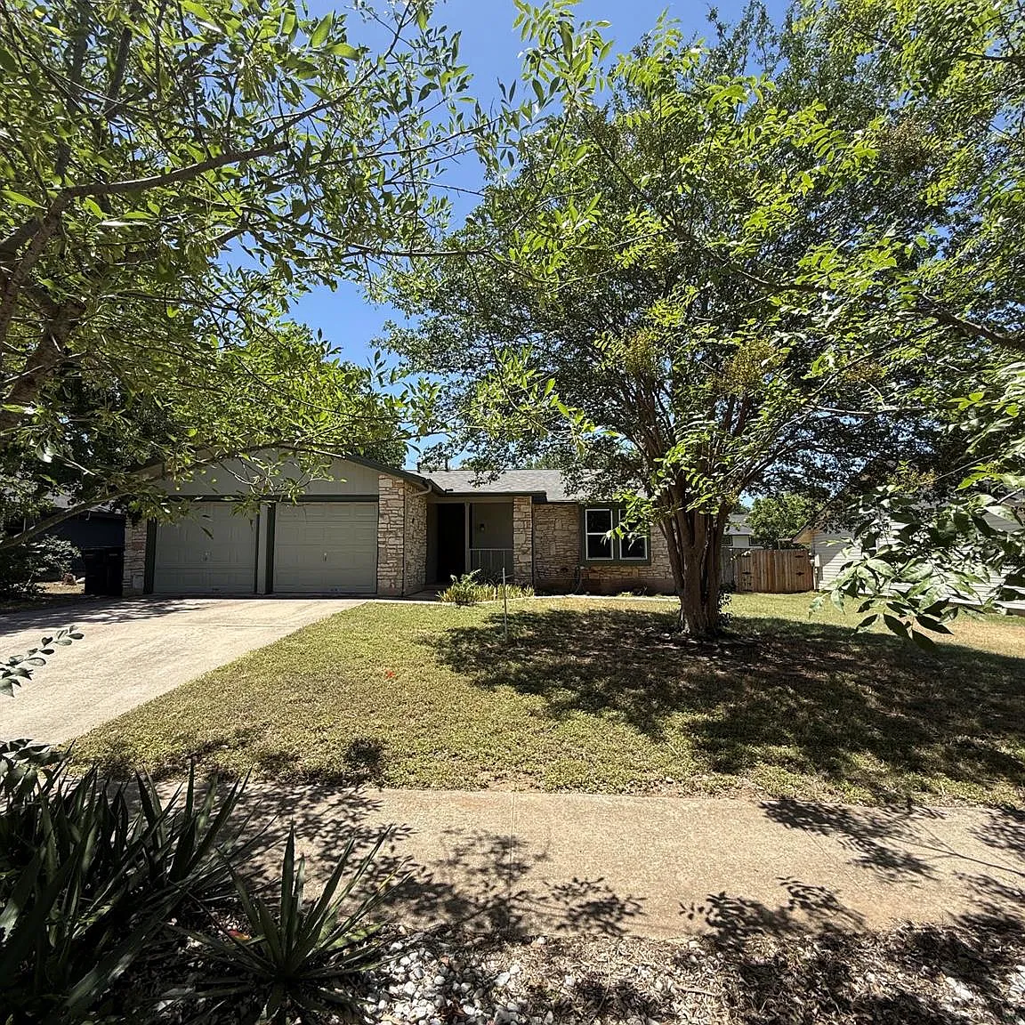 3 bed, 2.0 bath, 1426 sqft, $1,850 — Photo 1
