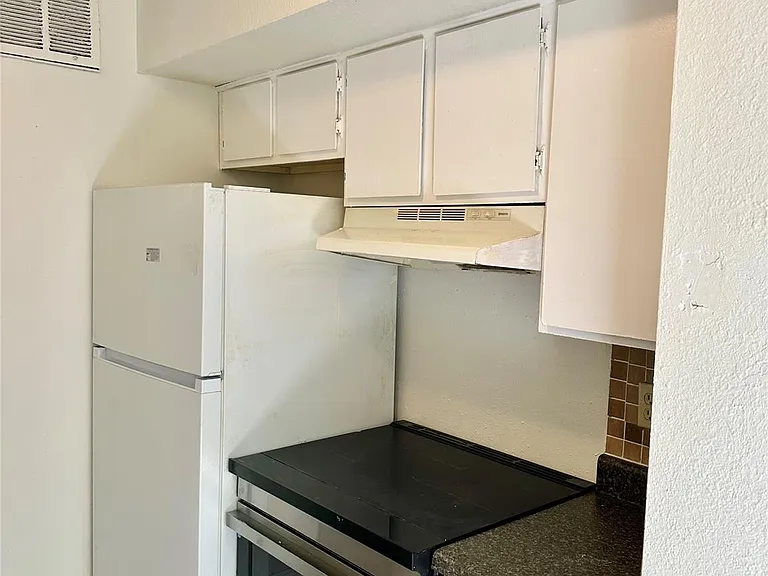 4322 Gillis St #204 — Photo 6