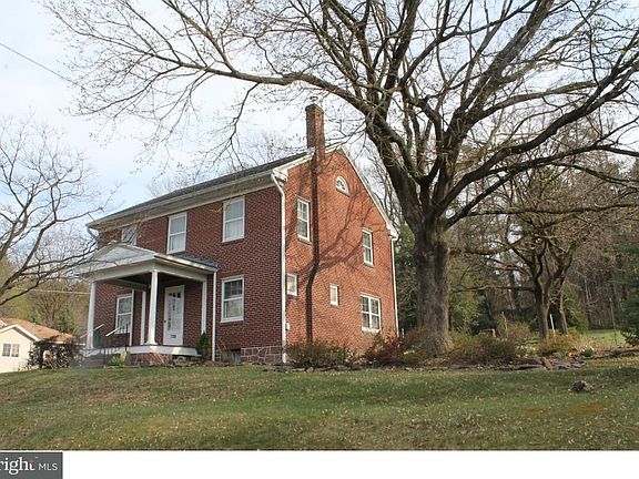 3rd image of 720 Cameron St