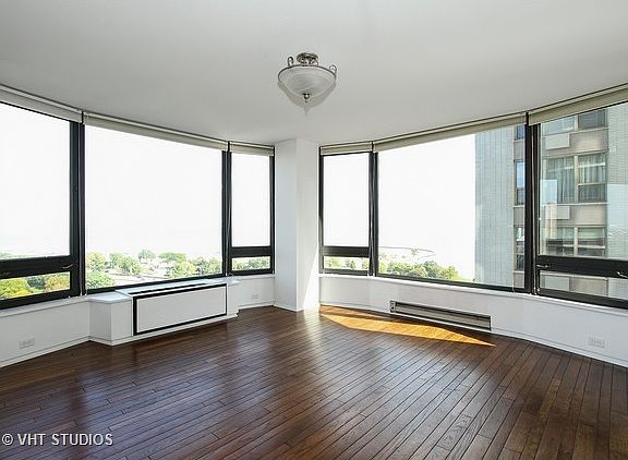 3rd image of 1555 N Astor St APT 15NE