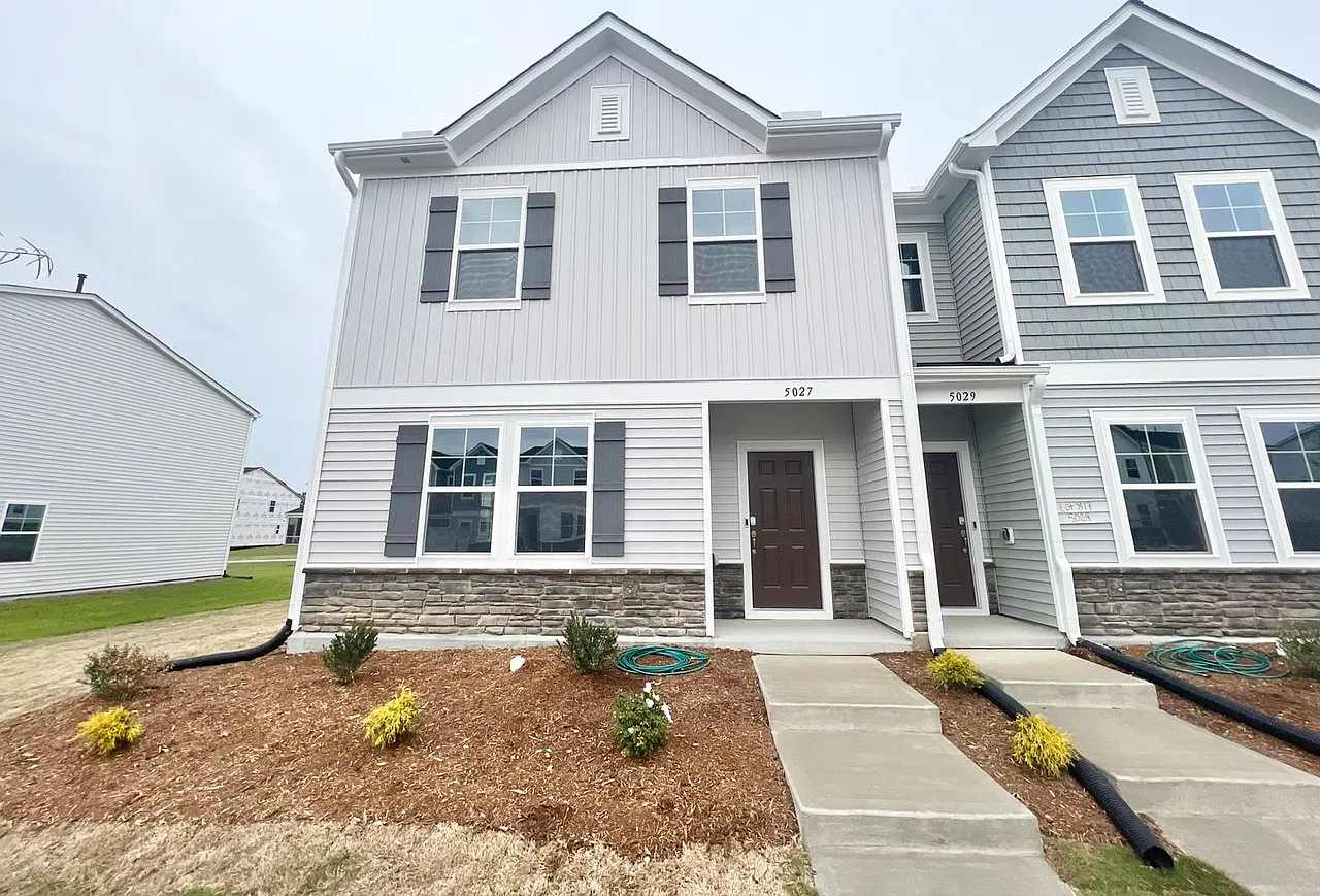 3 bed, 2.5 bath, 1685 sqft, $2,500 — Photo 1
