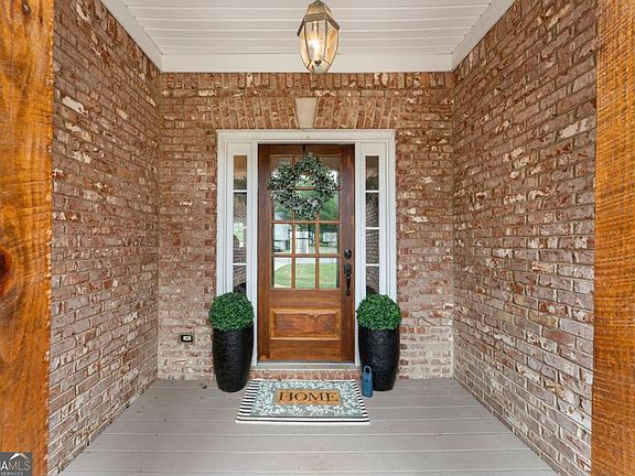 5th image of 12 Grapevine Way NE