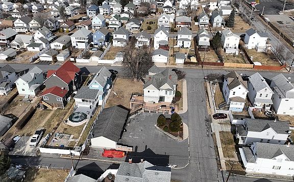4th image of 1301 Sloan St