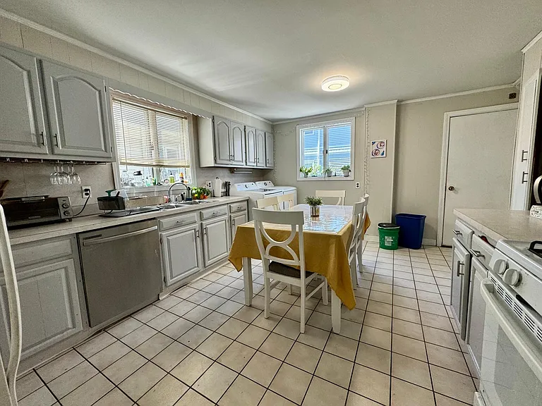 36 Simpson Ave #1 — Photo 3
