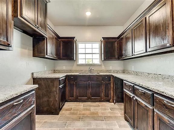 4th image of 1119 Jones St