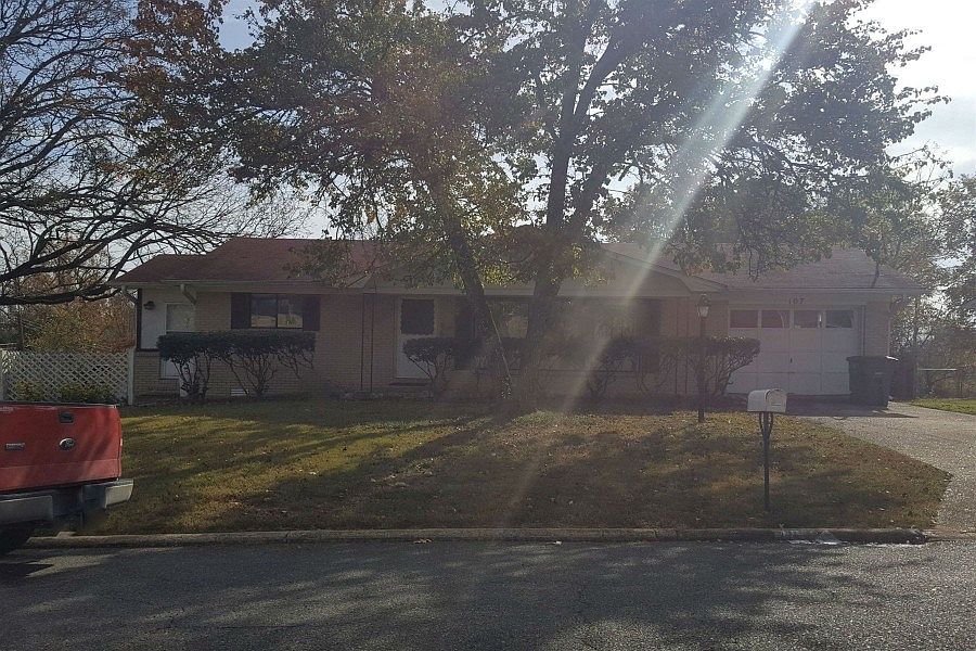 1st image of 107 Dahlia St