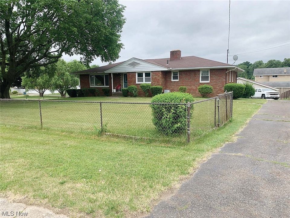 440 W Maple St, Hartville, OH 44632 | Zillow