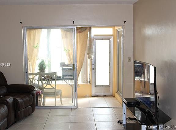 4th image of 300 NE 191st St APT 209