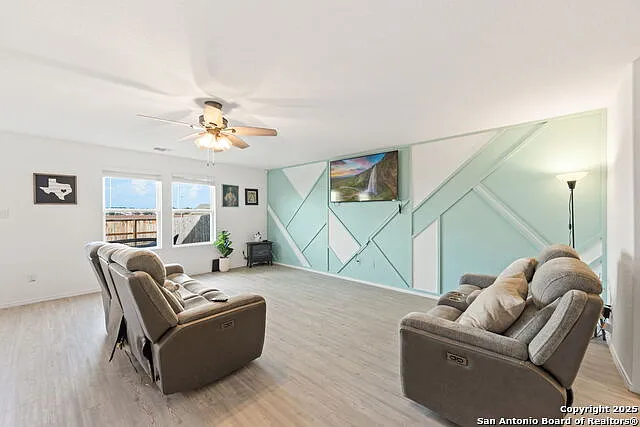 4 bed, 2.5 bath, 1950 sqft, $2,000 — Photo 2