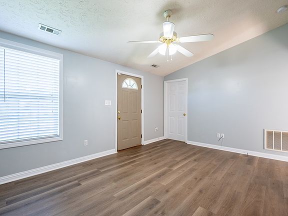 4th image of 2619 E Cloverdale Dr