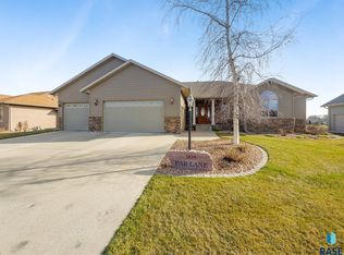 908 Par Ln, Dell Rapids, SD 57022