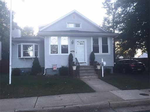 2nd image of 123 Hudson Ave