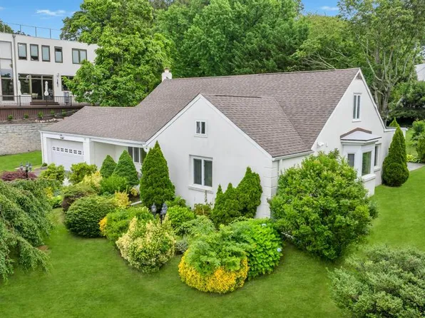 75 Greenleaf Hill, Great Neck, NY 11023