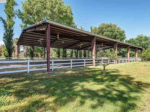 4th image of 3701 Valley Oak Dr