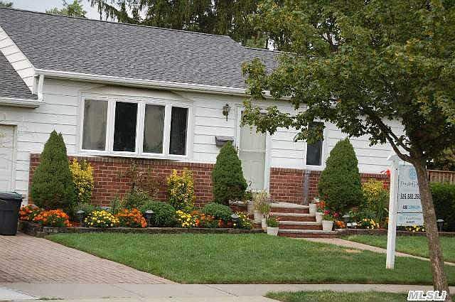 1st image of 8 Carol Ct