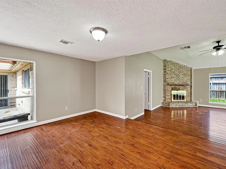 13847 Cherry Hollow Ln — Photo 14