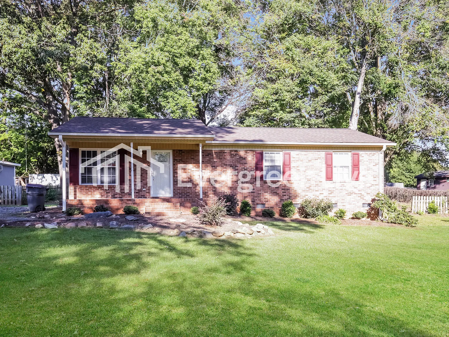 3 bed, 2.0 bath, 1104 sqft, $1,295 — Photo 1