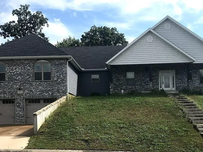 322 Tee Ln — Photo 1