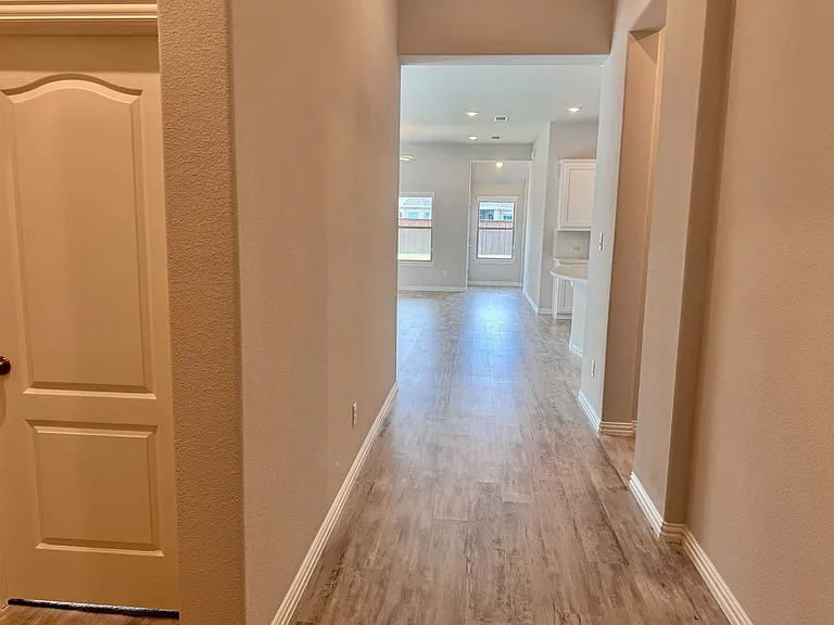 447 Prairie View Dr — Photo 10