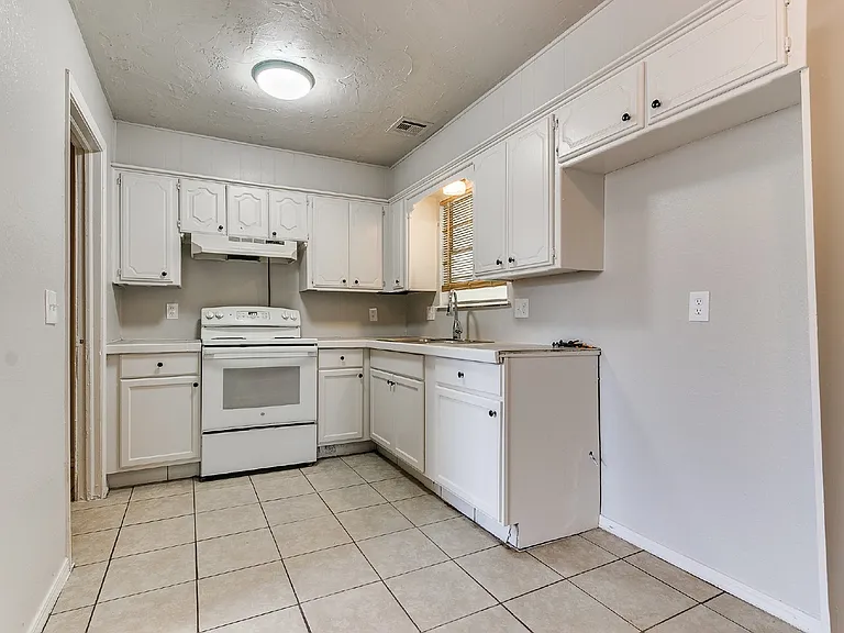 8814 NE 13th St — Photo 3