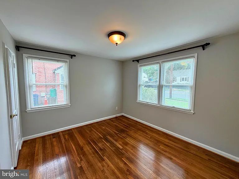 6825 Westmoreland Rd — Photo 10