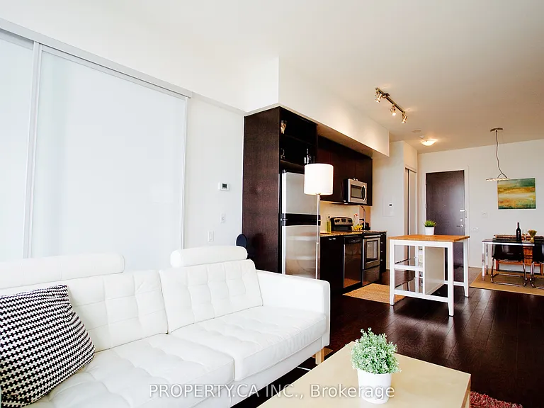 103 The Queensway #2815 — Photo 4