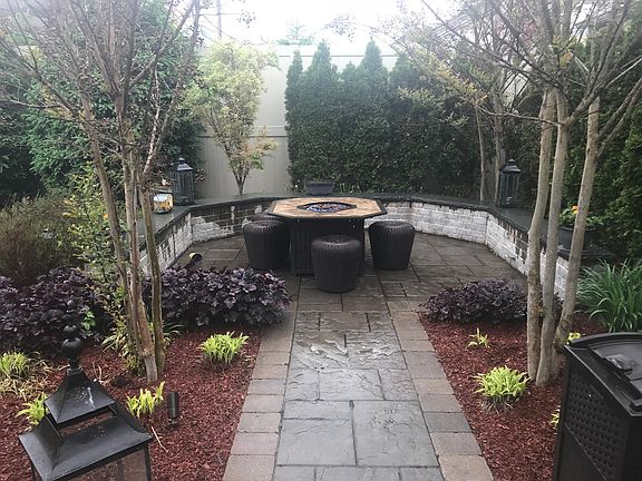 4th image of 1294 Waverly St