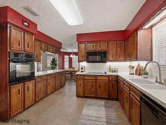 4th image of 823 New Castle Ct