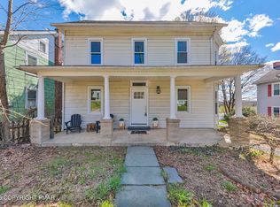589 S Delaware Dr, Mount Bethel, PA 18343