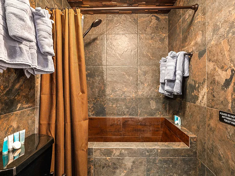 600 W 9th St #115 — Photo 36