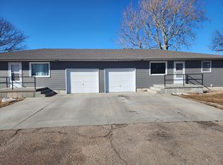 2210 Circle Dr, Grand Island, NE 68801