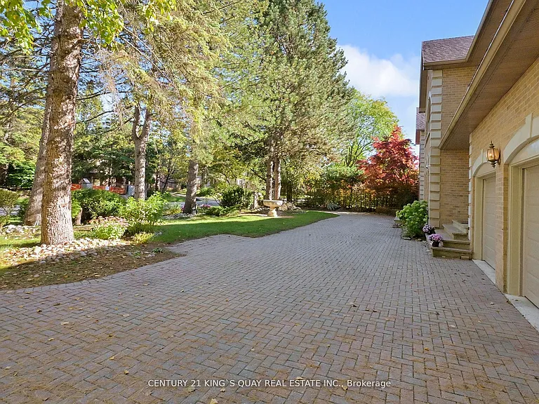 20 Limcombe Dr — Photo 3
