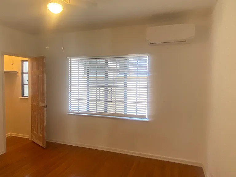 921 1/2 S Hobart Blvd — Photo 21