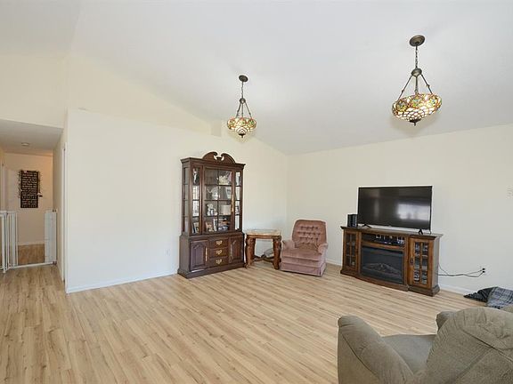 5th image of 3444 Dartford Dr