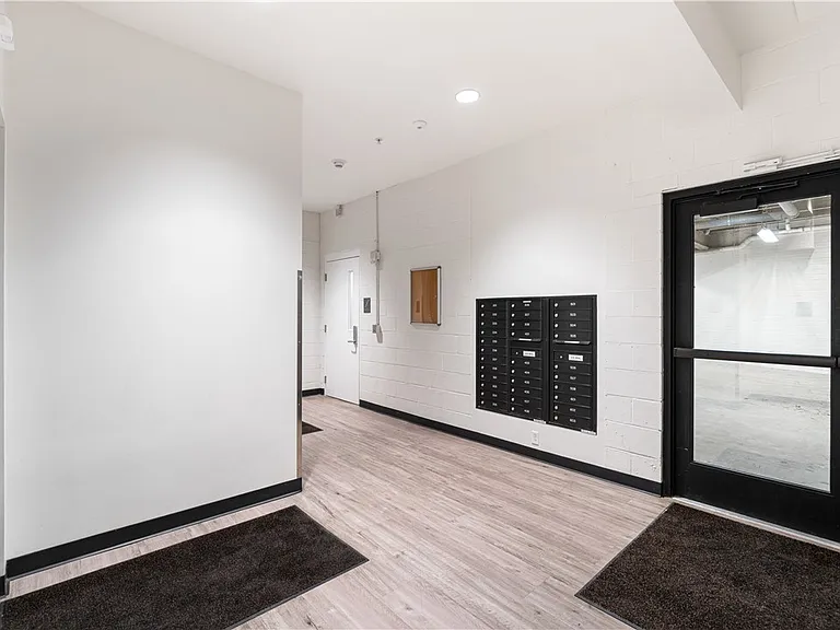 2545 Penn Ave #208 — Photo 32
